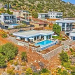 Goekseki 2 Bedroom Seaview With Private Pool Hot Tub וילה
