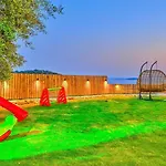 Goekseki 2 Bedroom Seaview With Private Pool Hot Tub