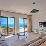 Goekseki 2 Bedroom Seaview With Private Pool Hot Tub וילה