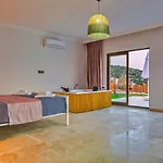 Goekseki 2 Bedroom Seaview With Private Pool Hot Tub וילה *