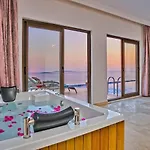Goekseki 2 Bedroom Seaview With Private Pool Hot Tub קס