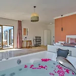 Goekseki 2 Bedroom Seaview With Private Pool Hot Tub * קס