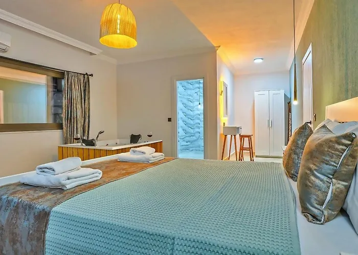 Goekseki 2 Bedroom Seaview With Private Pool Hot Tub Villa Kaş