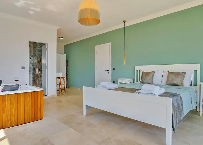 Villa Goekseki 2 Bedroom Seaview With Private Pool Hot Tub Kaş